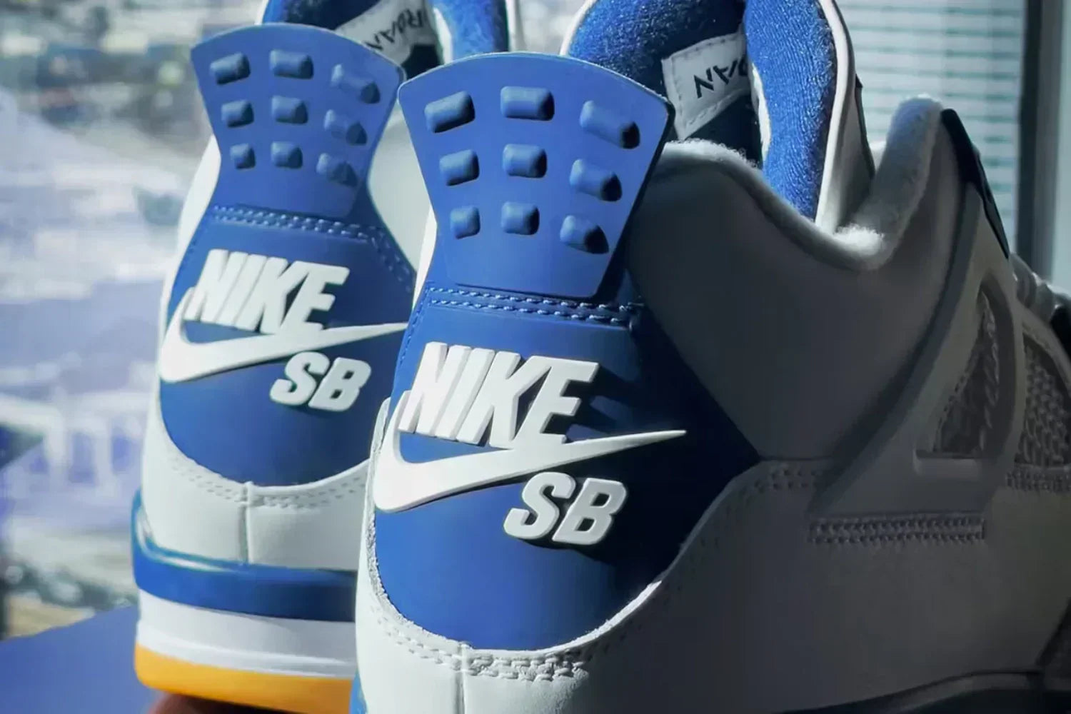 Le Air Jordan 4 SB Navy sono finalmente arrivate!