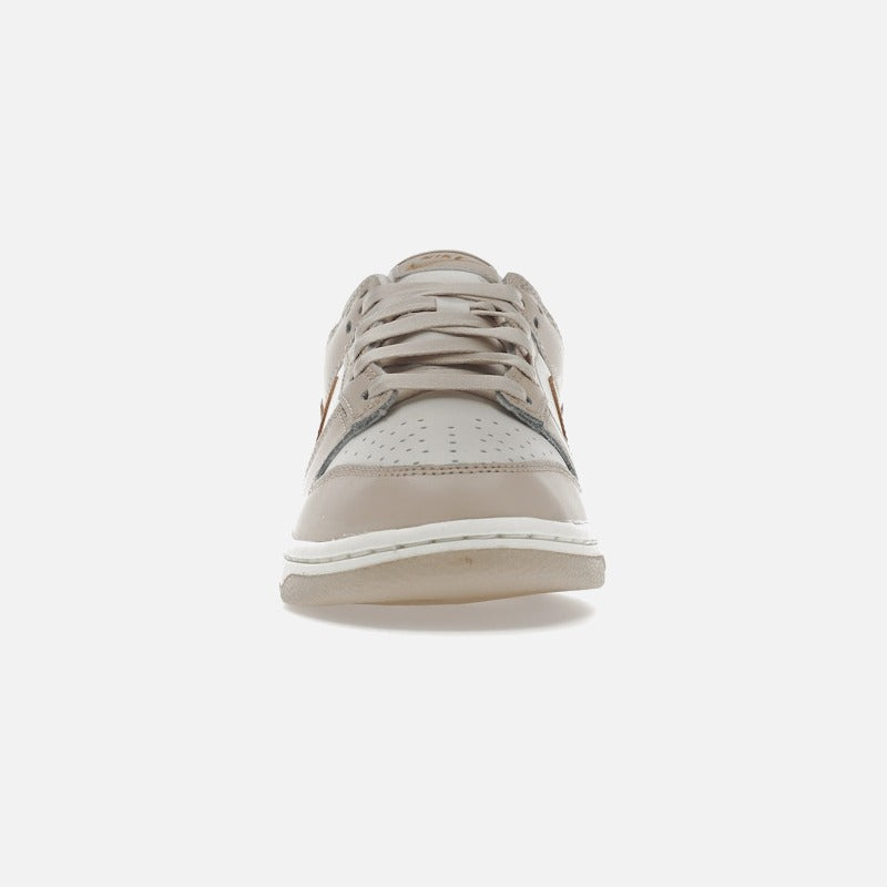 Nike dunk low phantom metallic gold (w)