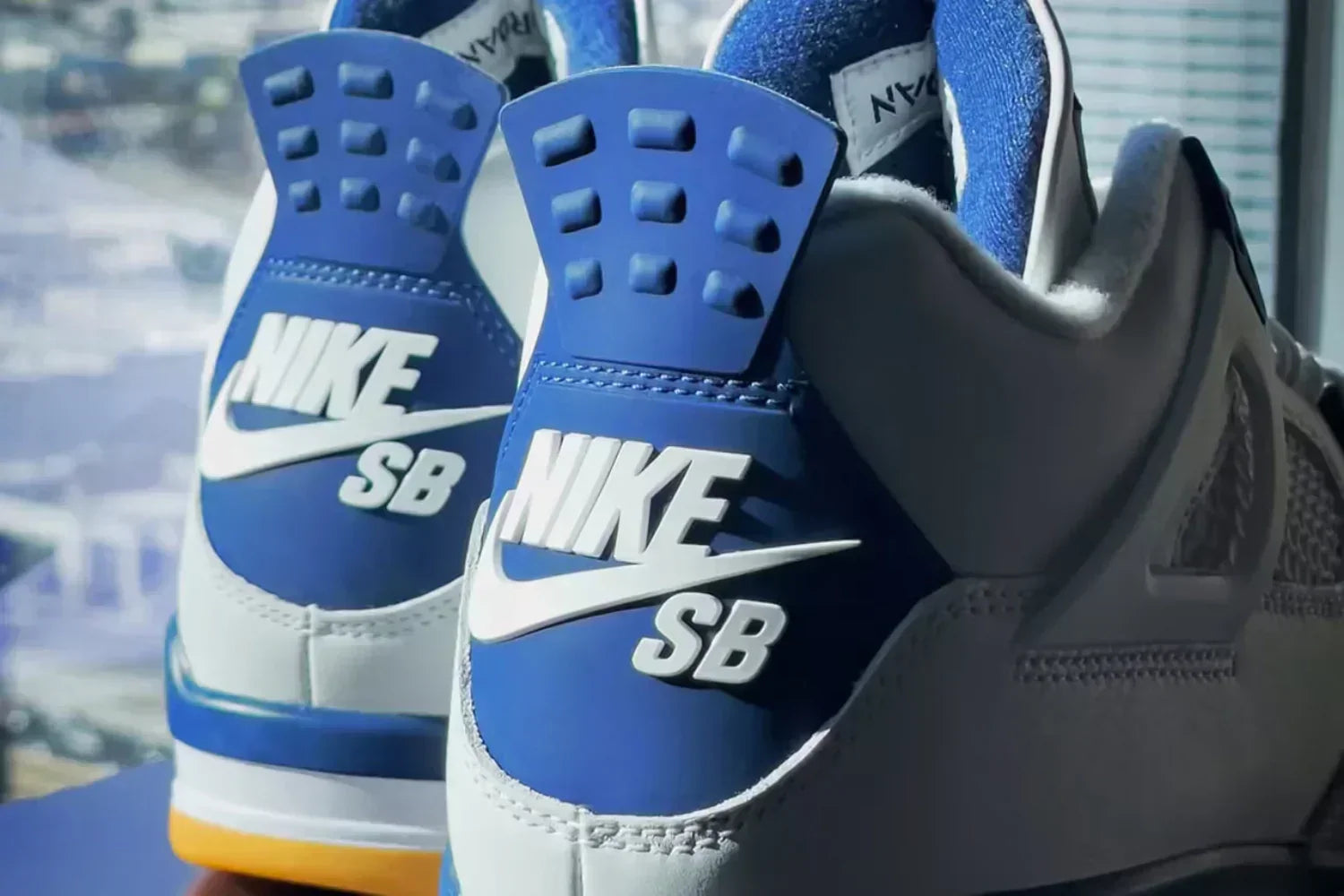 Le Air Jordan 4 SB Navy sono finalmente arrivate!